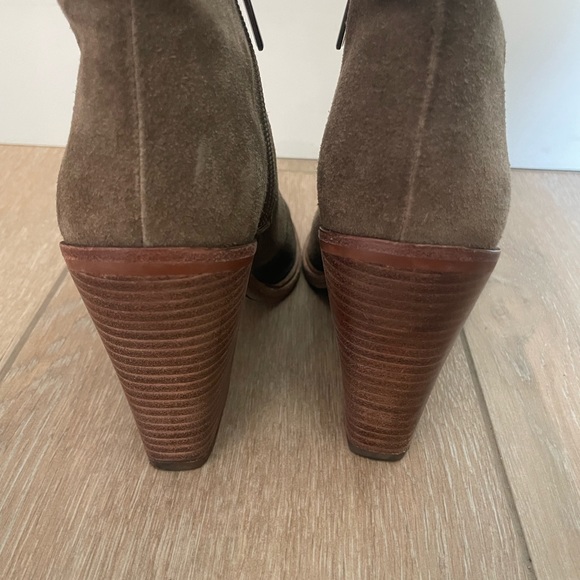 Vince Camuto ‘Katleen’ Booties - Picture 3 of 10